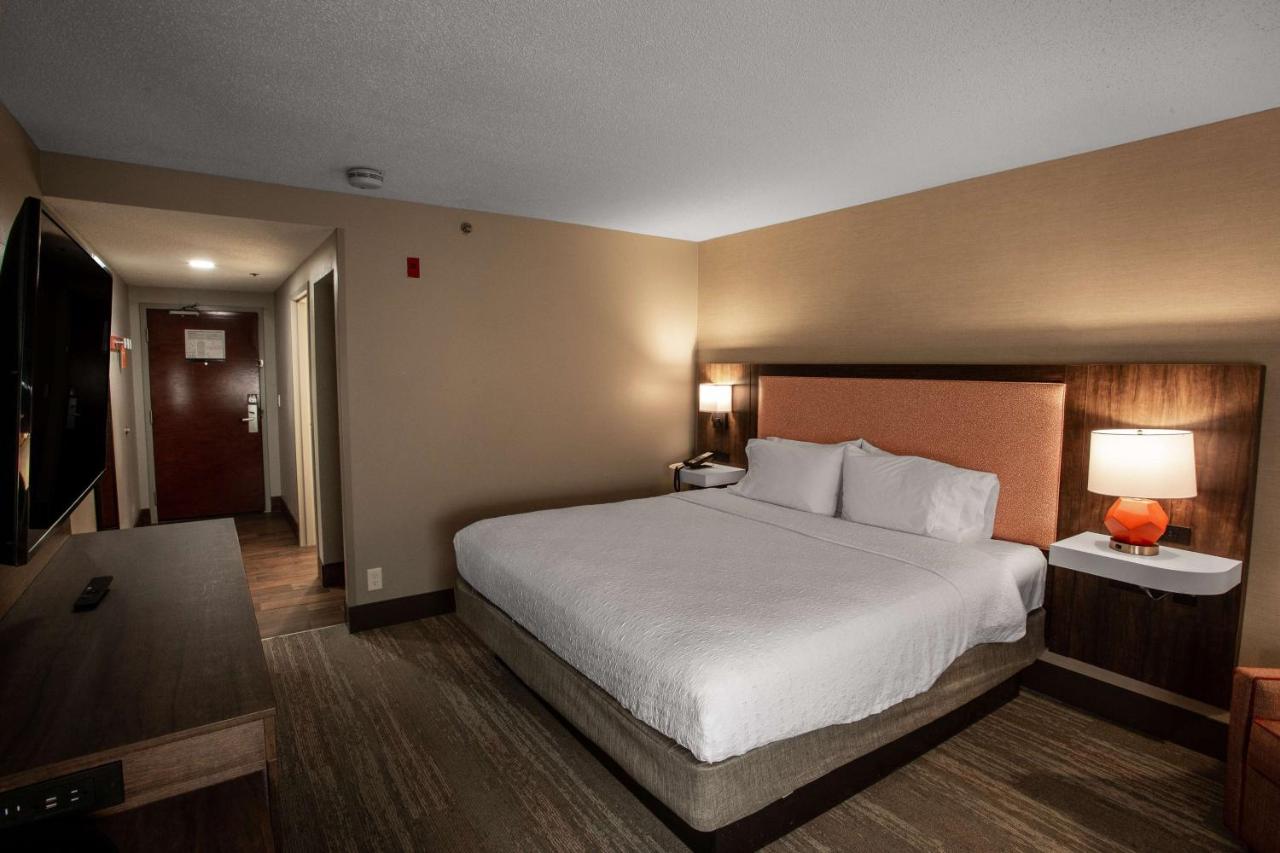 King Room at Hampton Inn Springfield