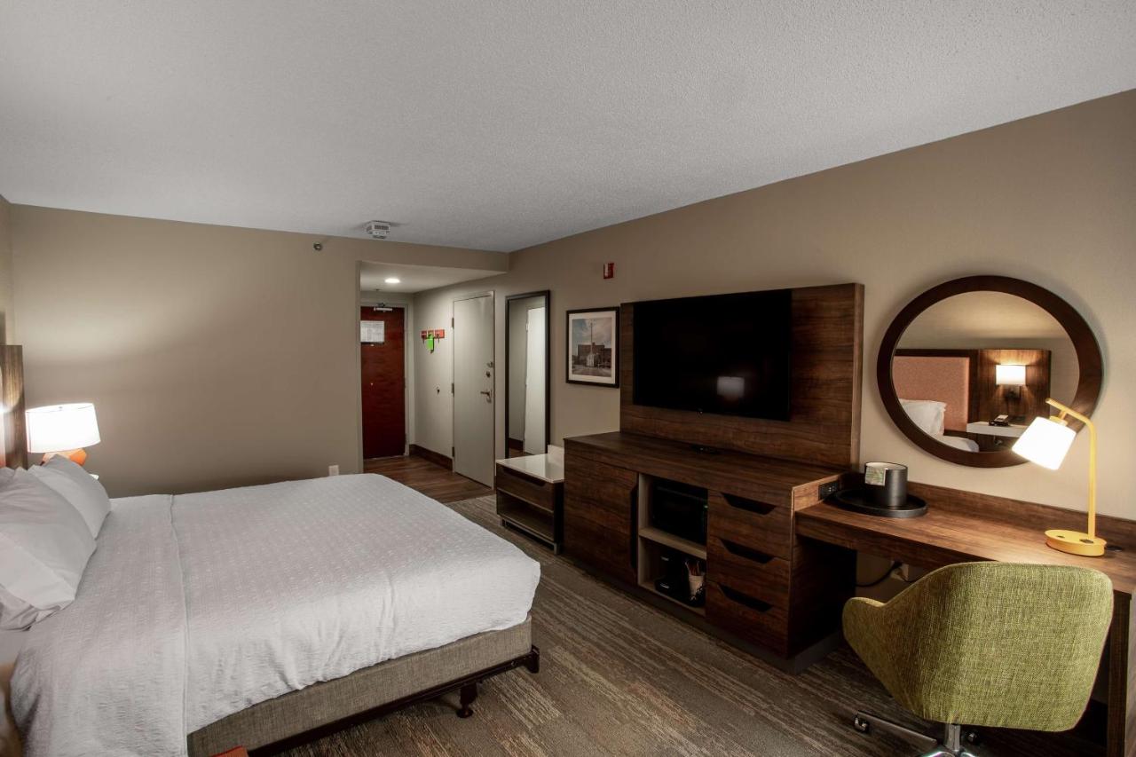 King Room at Hampton Inn Springfield