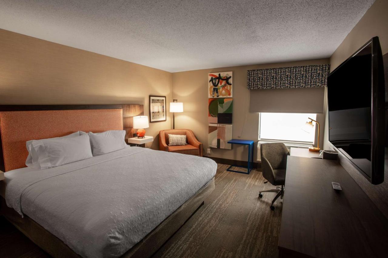King Room at Hampton Inn Springfield