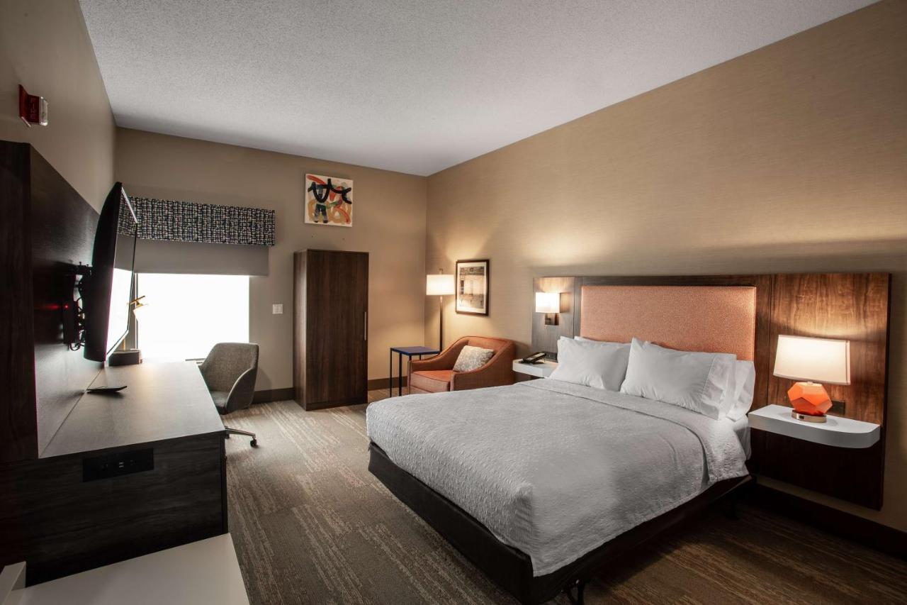 King Room - Disability Access with Bathtub at Hampton Inn Springfield
