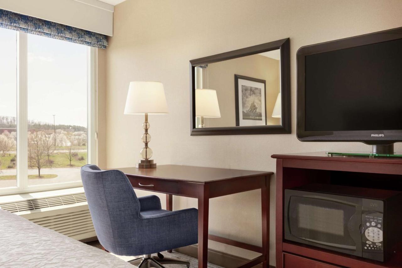 Double Room with Two Double Beds - Hearing Accessible/Non-Smoking at Hampton Inn Dulles - Cascades