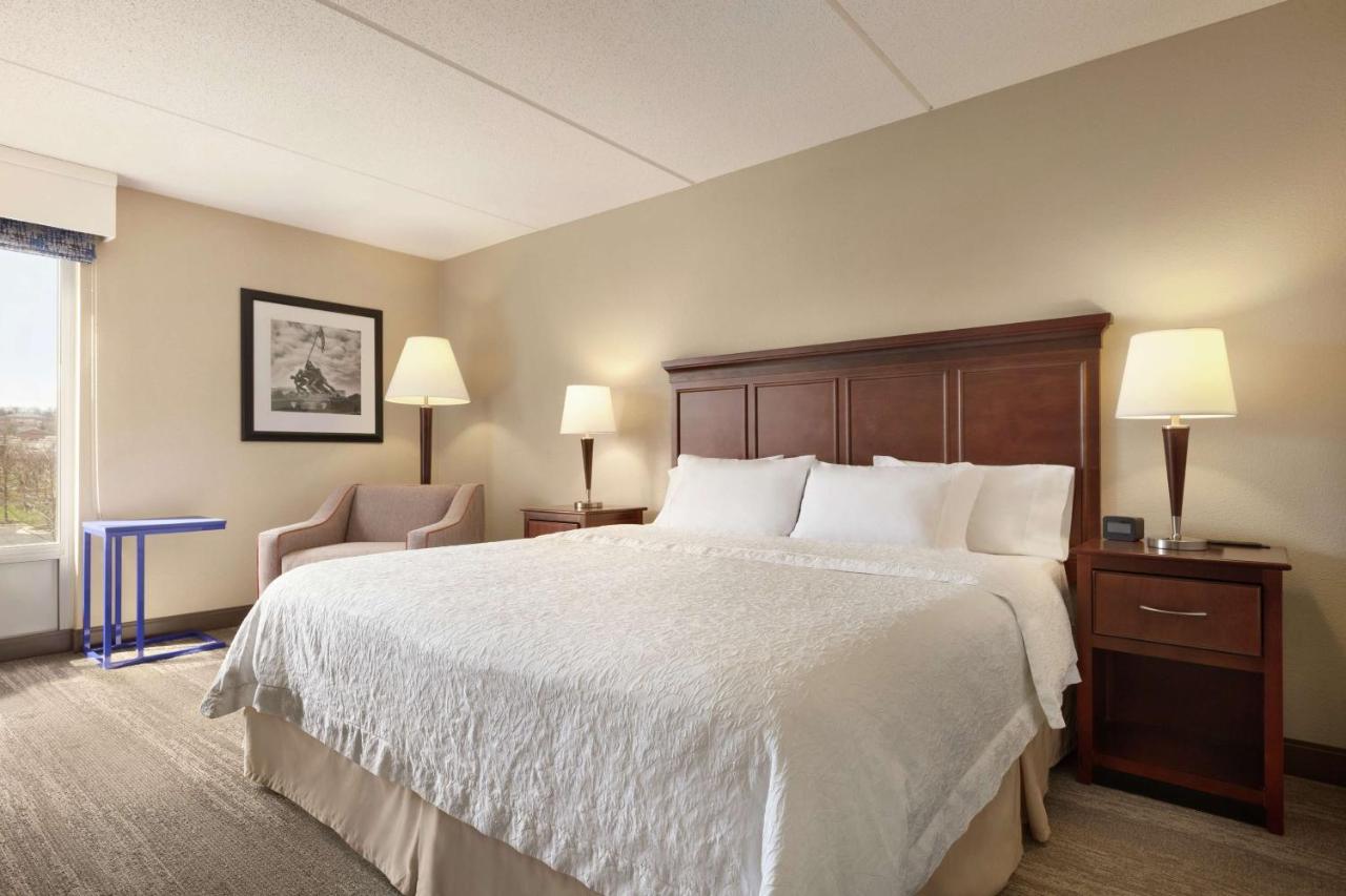 King Room with Bath Tub - Disability/Hearing Accessible at Hampton Inn Dulles - Cascades