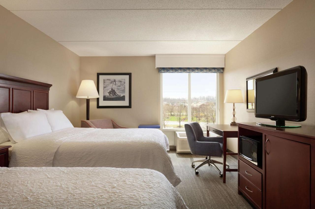 Double Room with Two Double Beds - Hearing Accessible/Non-Smoking at Hampton Inn Dulles - Cascades