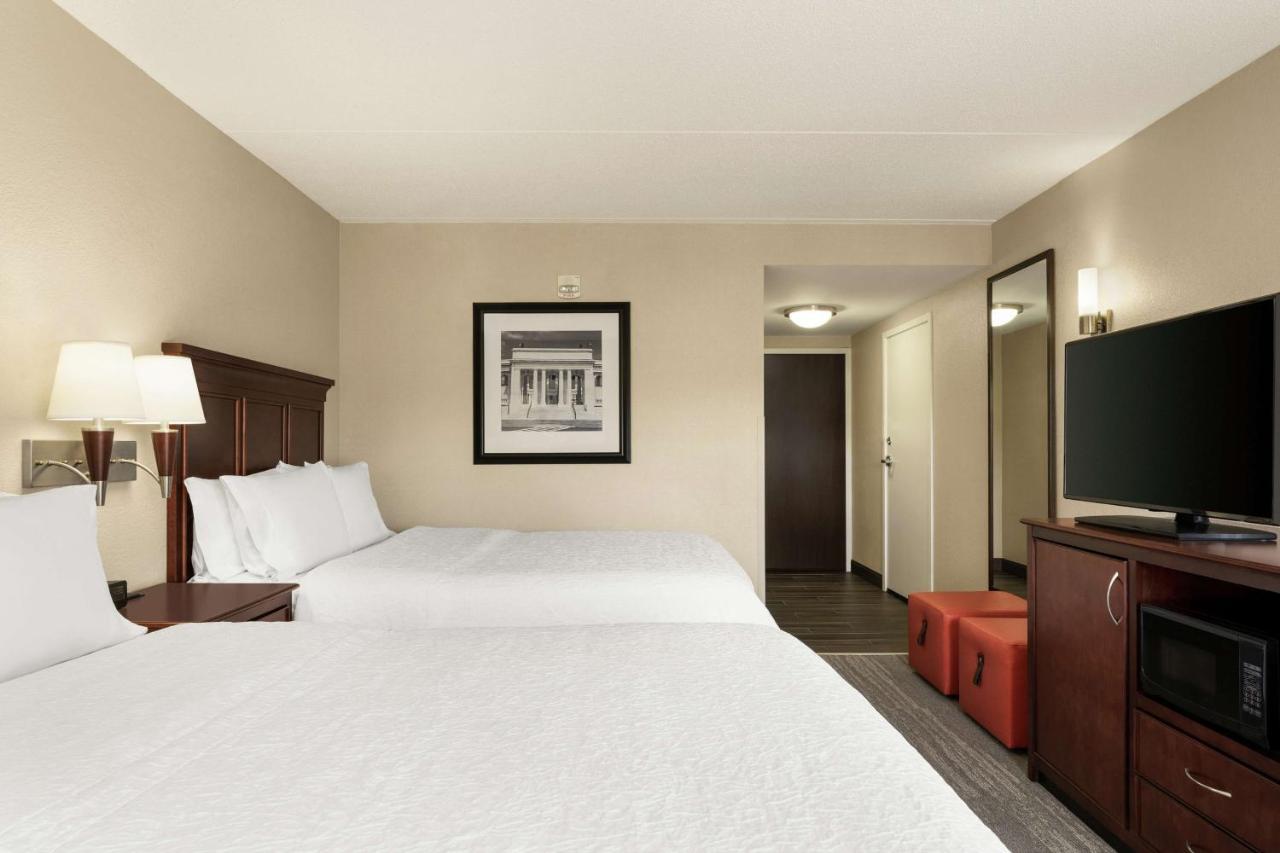 Double Room with Two Double Beds - Hearing Accessible/Non-Smoking at Hampton Inn Dulles - Cascades