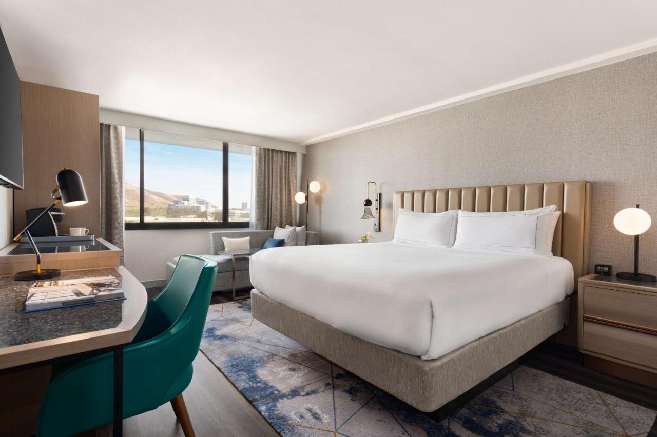 King Room at DoubleTree by Hilton San Francisco South Airport Blvd