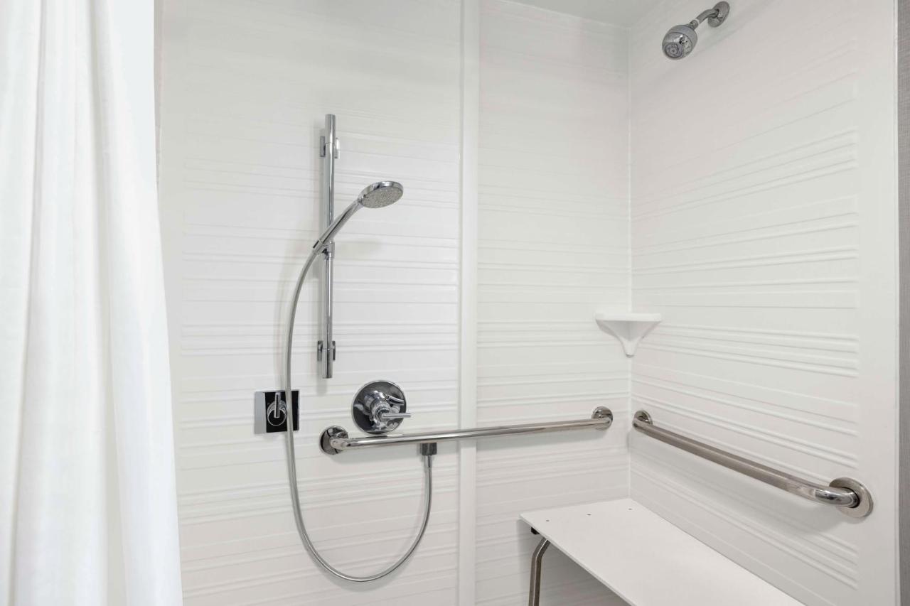 King Room - Mobility Accessible/Non-Smoking at Hampton Inn Chicago-O'Hare International Airport