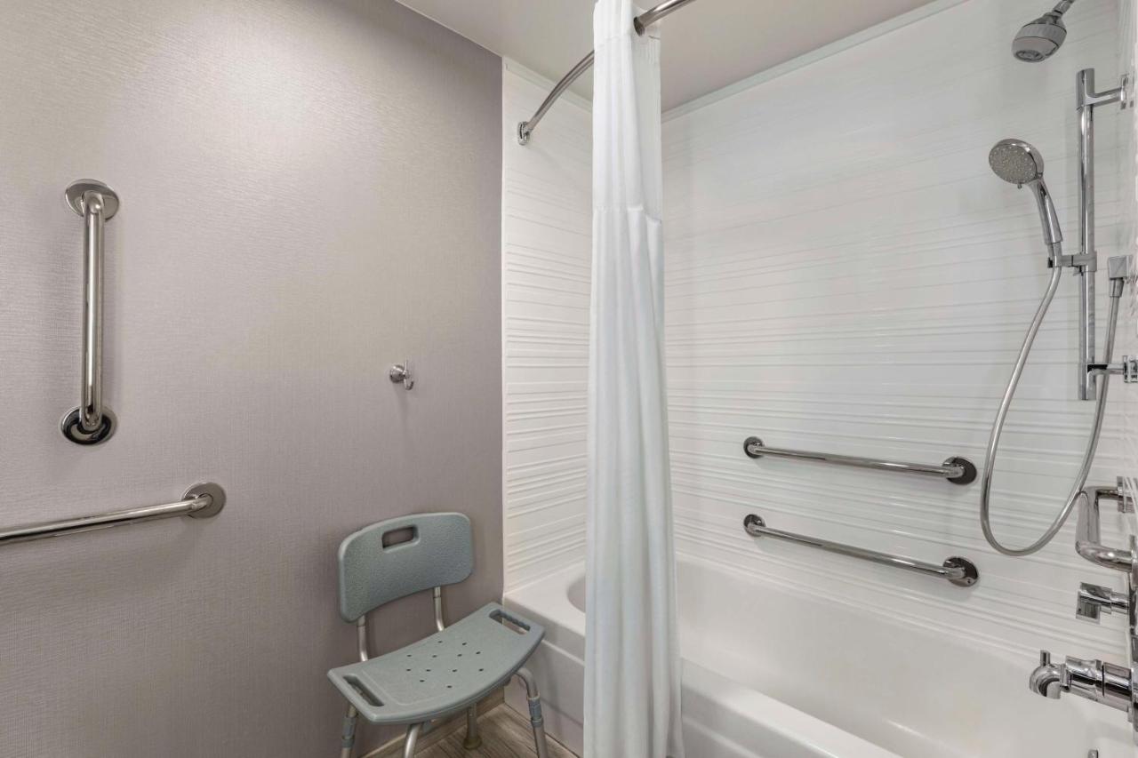 Queen Room Mobility Accessible with Bath Tub at Hampton Inn Chicago-O'Hare International Airport