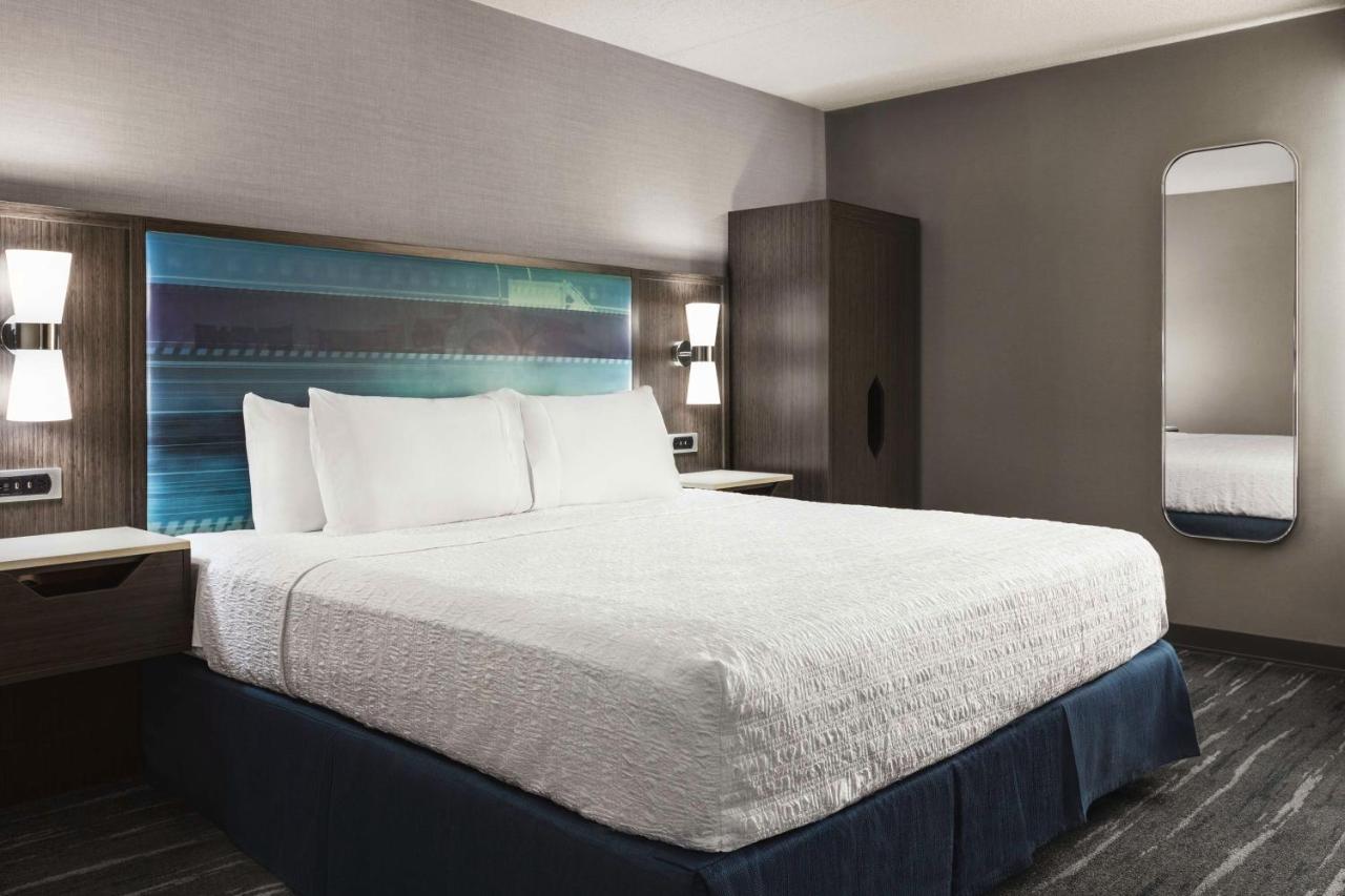 King Room - Mobility Accessible/Non-Smoking at Hampton Inn Chicago-O'Hare International Airport