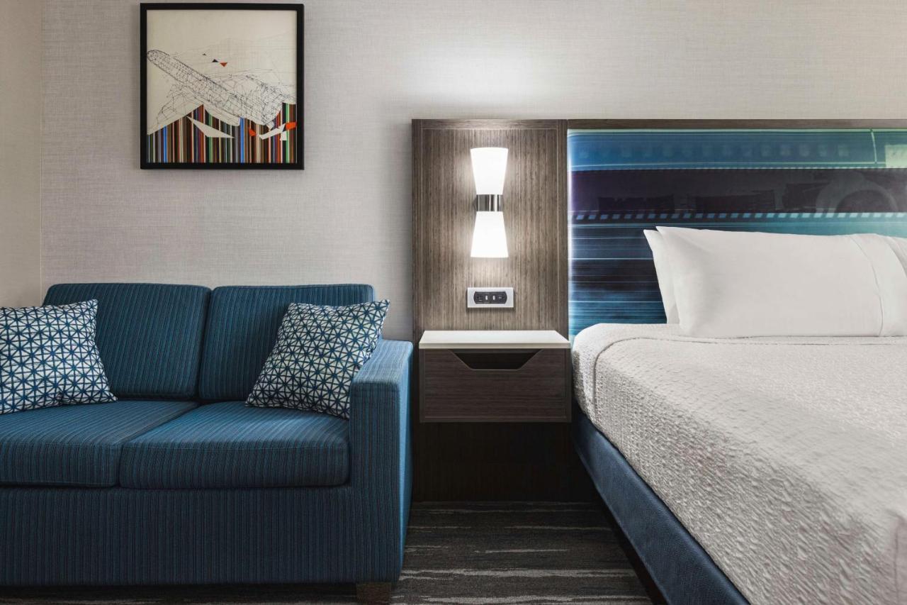 King Study with Sofa Bed - Non-Smoking at Hampton Inn Chicago-O'Hare International Airport