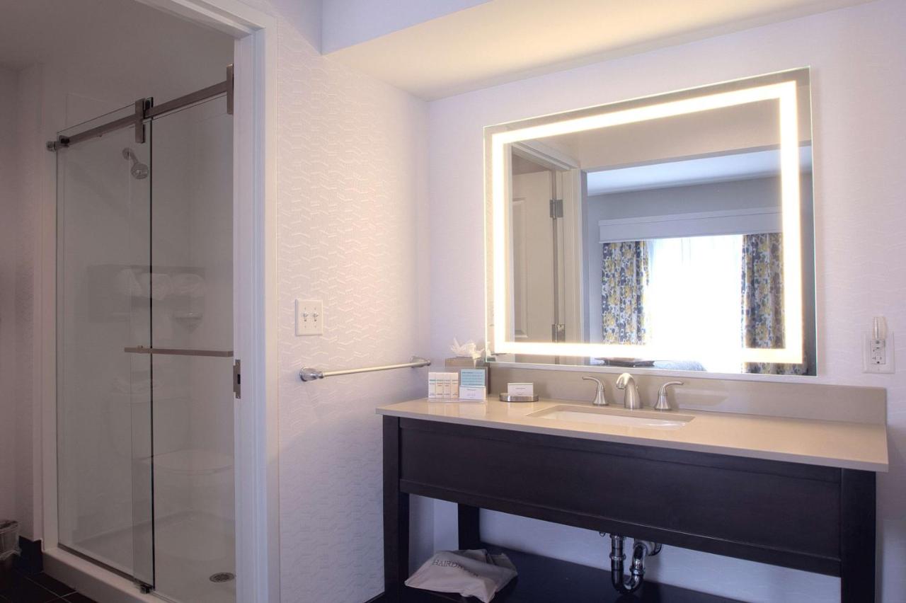 King Room at Hampton Inn & Suites Columbus/University Area