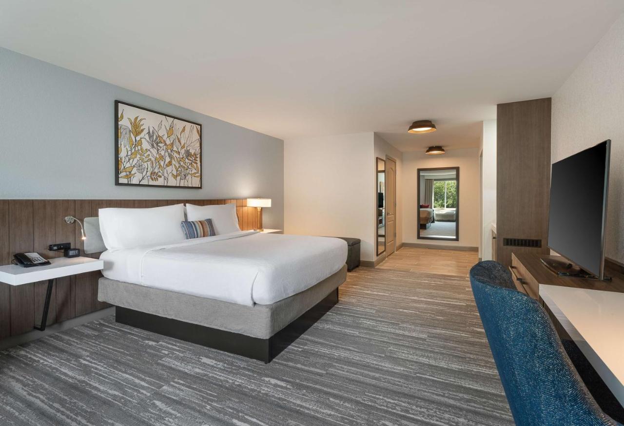 Corner King Room - Non-Smoking at Hilton Garden Inn Melville