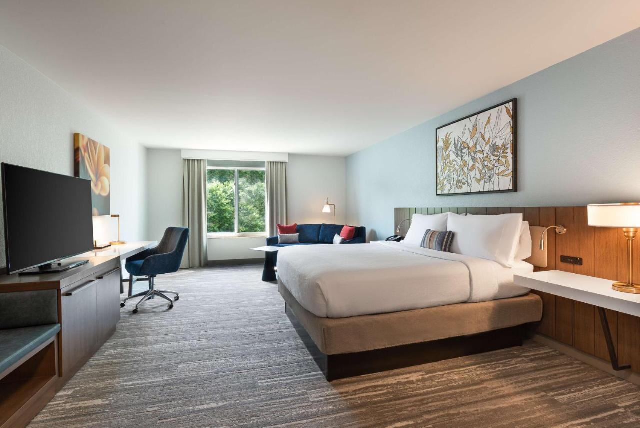 Corner King Room - Non-Smoking at Hilton Garden Inn Melville