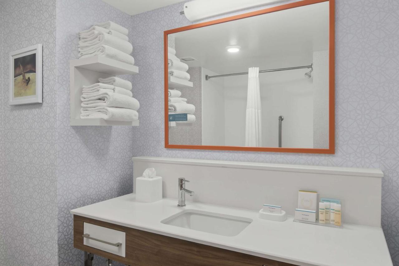 Queen Room with Two Queen Beds - Non-Smoking at Hampton Inn & Suites Macon I-75 North