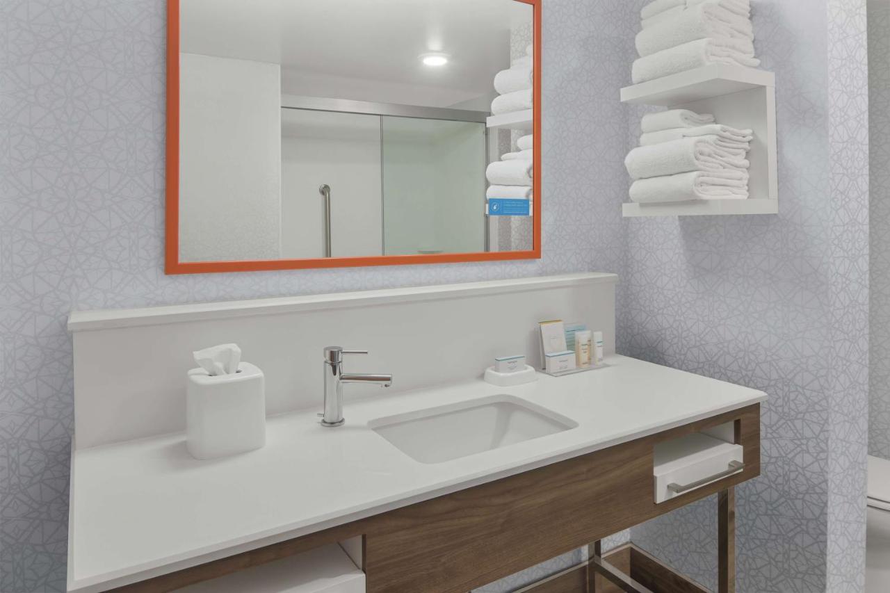 King Room - Non-Smoking at Hampton Inn & Suites Macon I-75 North