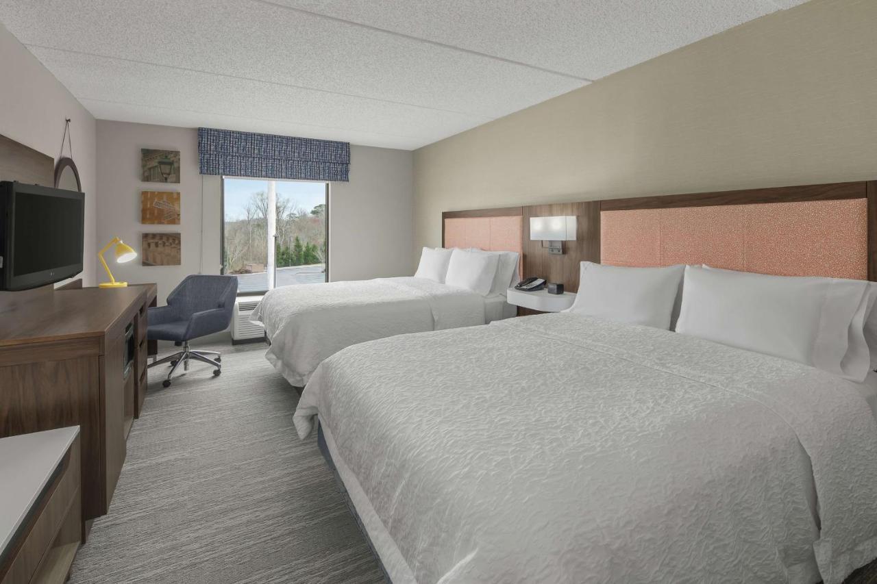 Queen Room with Two Queen Beds - Non-Smoking at Hampton Inn & Suites Macon I-75 North