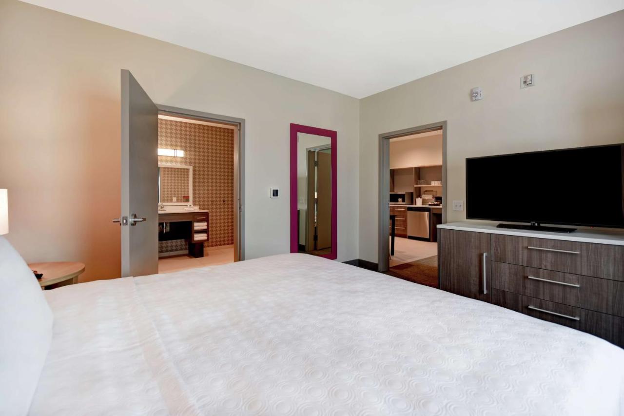 King Suite - Mobilty/Hearing Accessible - Non-Smoking at Home2 Suites by Hilton Harvey New Orleans Westbank