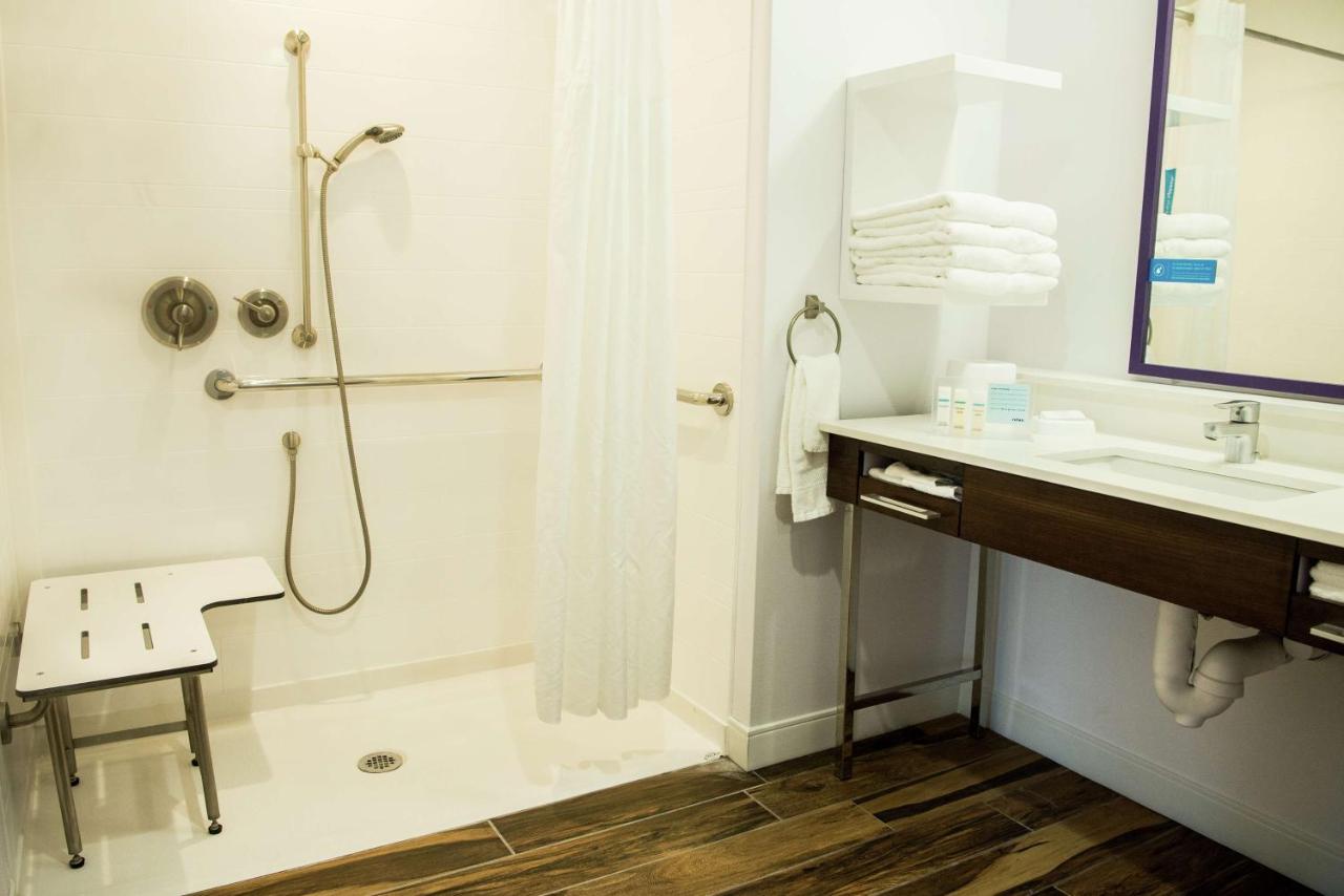 | Hampton Inn & Suites Warrington Horsham
