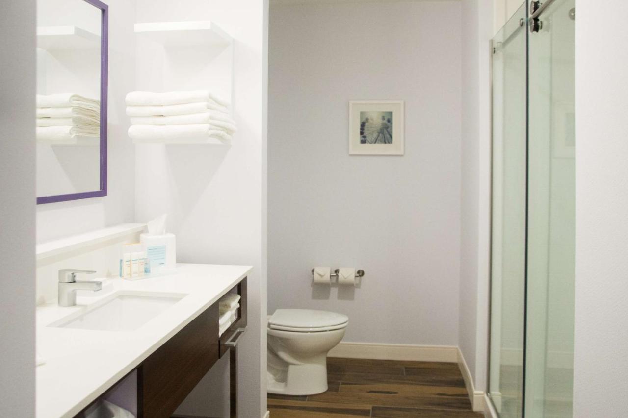 | Hampton Inn & Suites Warrington Horsham