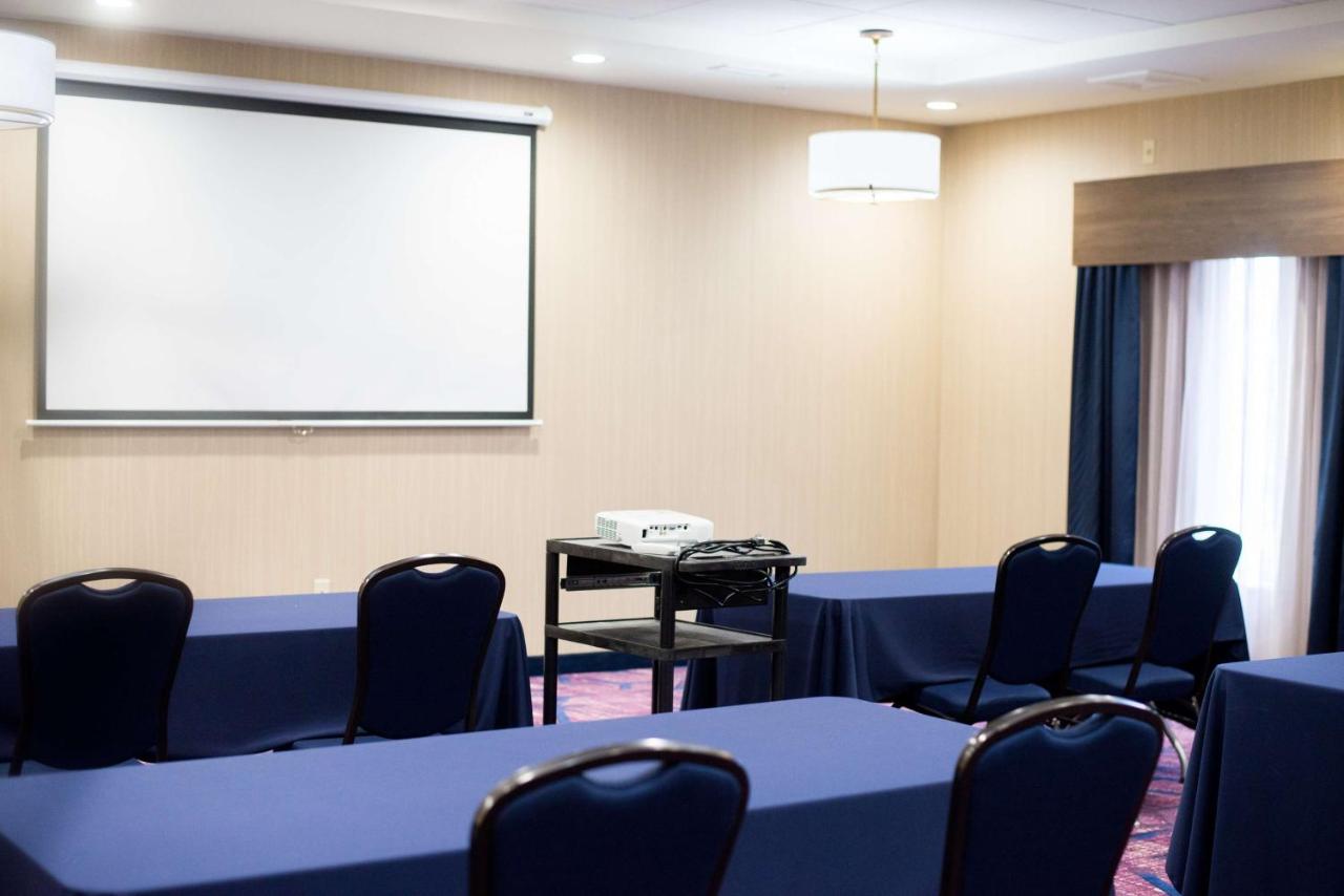 | Hampton Inn & Suites Warrington Horsham