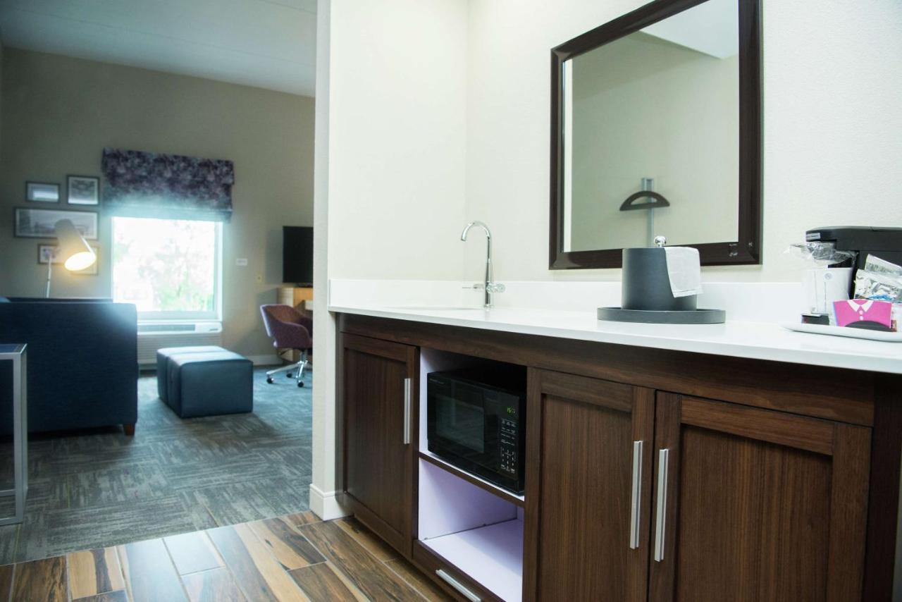 | Hampton Inn & Suites Warrington Horsham