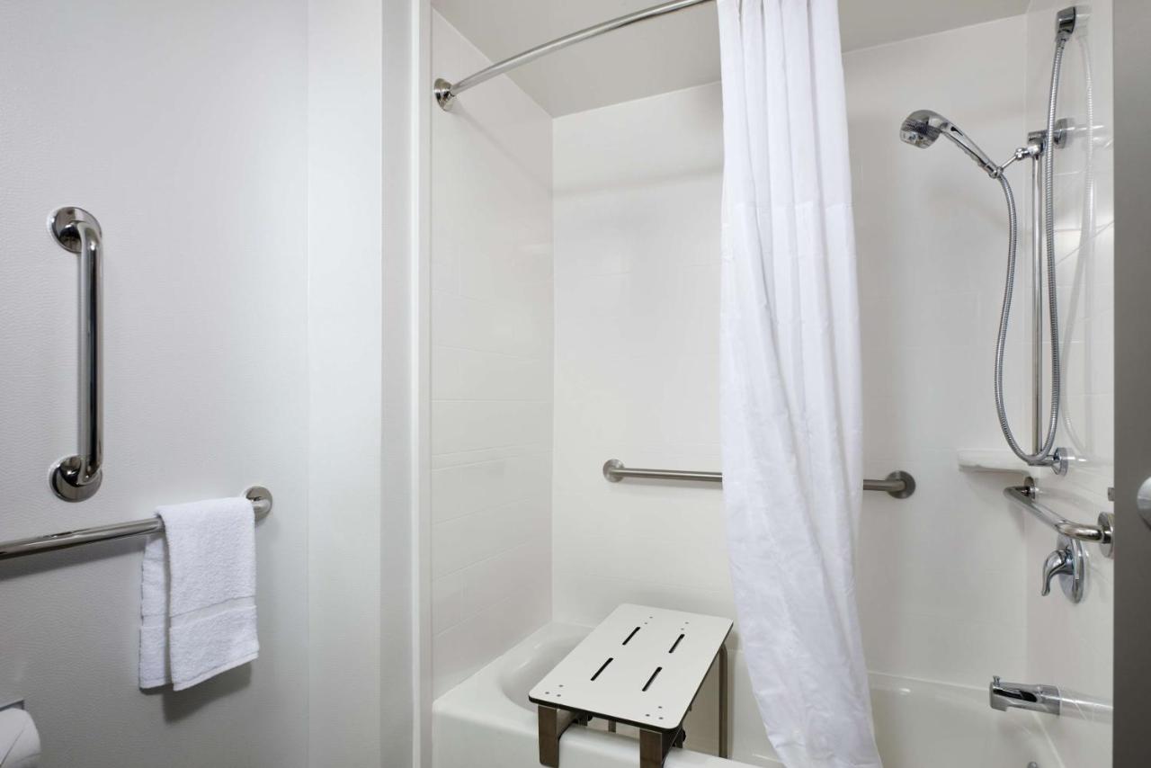 King Room - Mobility/Hearing Accessible - Non-Smoking at Hampton Inn Niagara Falls