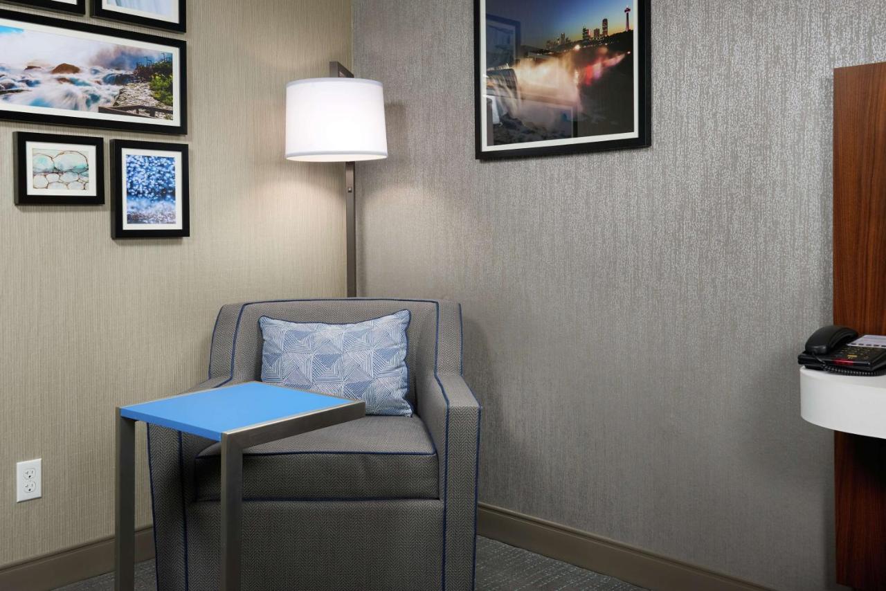 King Room - Non-Smoking at Hampton Inn Niagara Falls