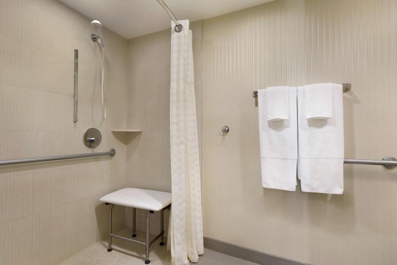 | Embassy Suites by Hilton Piscataway Somerset