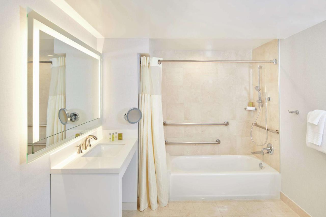 Standard Room with Bath Tub - Disability Access at DoubleTree by Hilton Torrance - South Bay