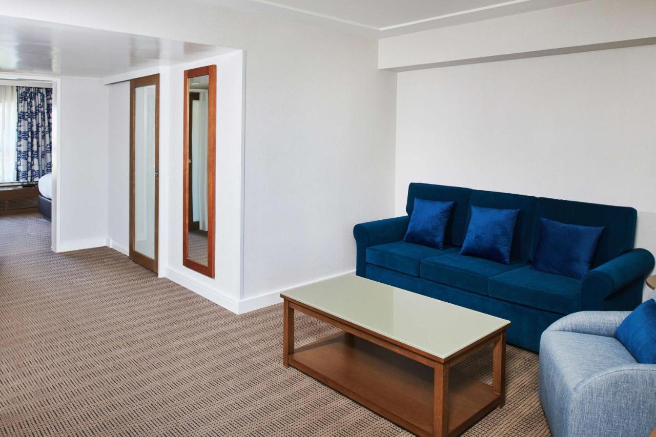 Non-Smoking Two-Room Suite at DoubleTree by Hilton Torrance - South Bay