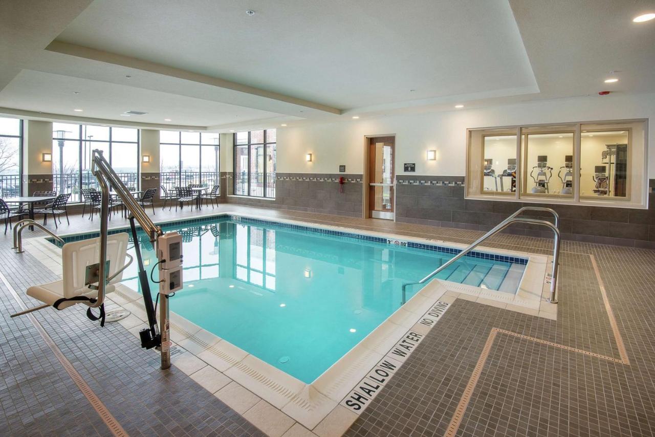 | Hilton Garden Inn Pittsburgh Airport South-Robinson Mall