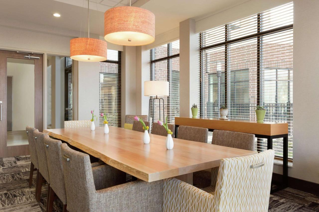 | Hilton Garden Inn Pittsburgh Airport South-Robinson Mall