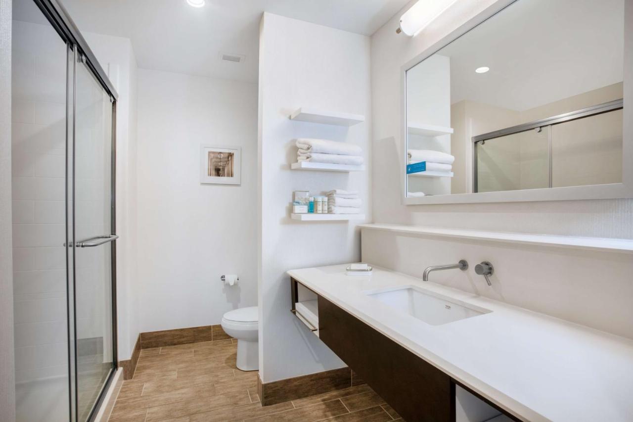 | Hampton Inn Rochester Penfield, Ny