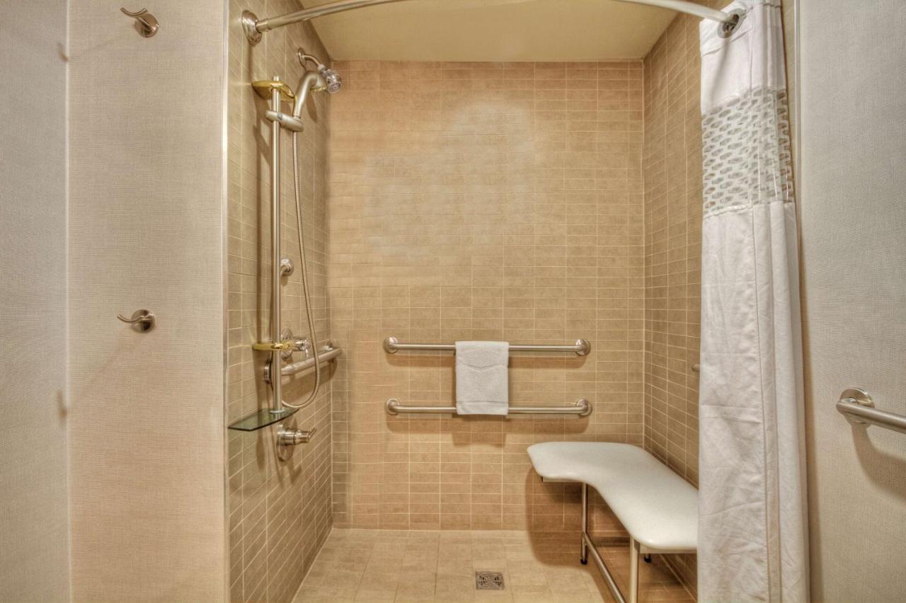 King Room with Roll-In Shower - Disability Access at Hampton Inn Cookeville