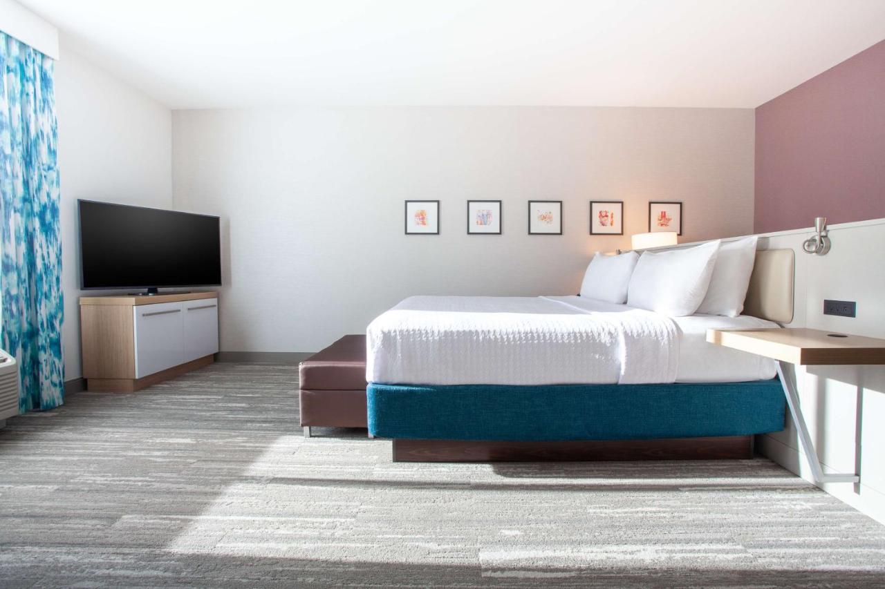 Premium King Room at Hilton Garden Inn Broomfield Boulder