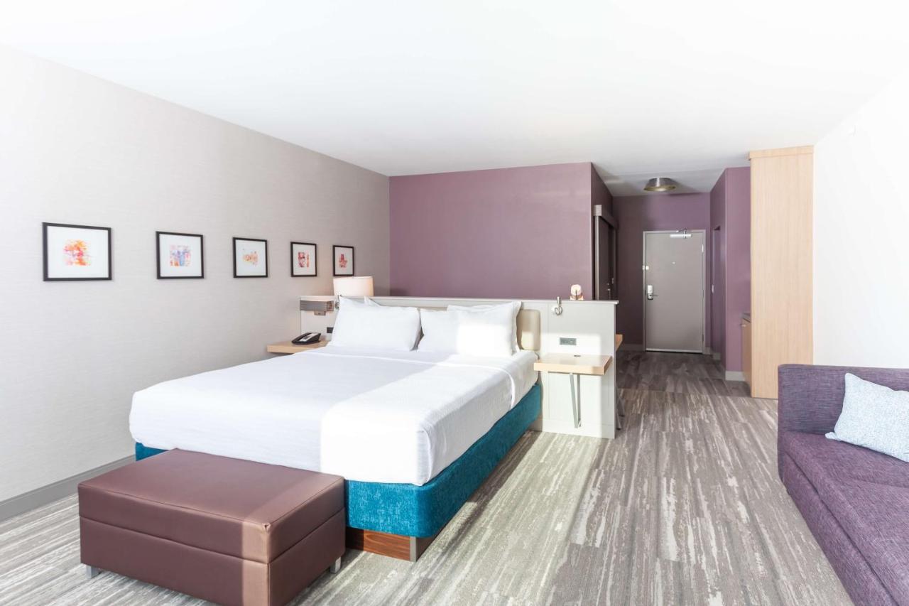 Premium King Room at Hilton Garden Inn Broomfield Boulder