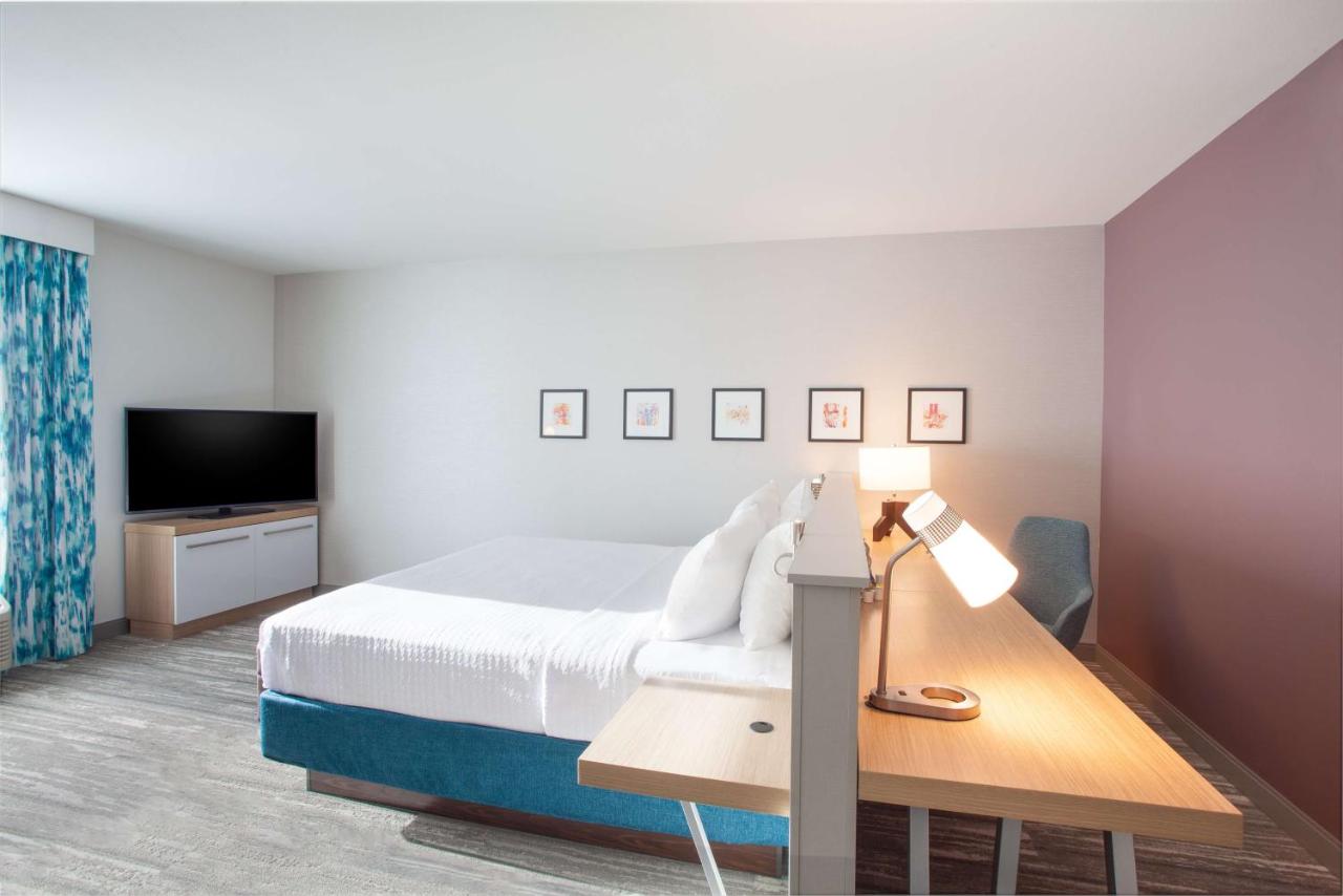 Premium King Room at Hilton Garden Inn Broomfield Boulder