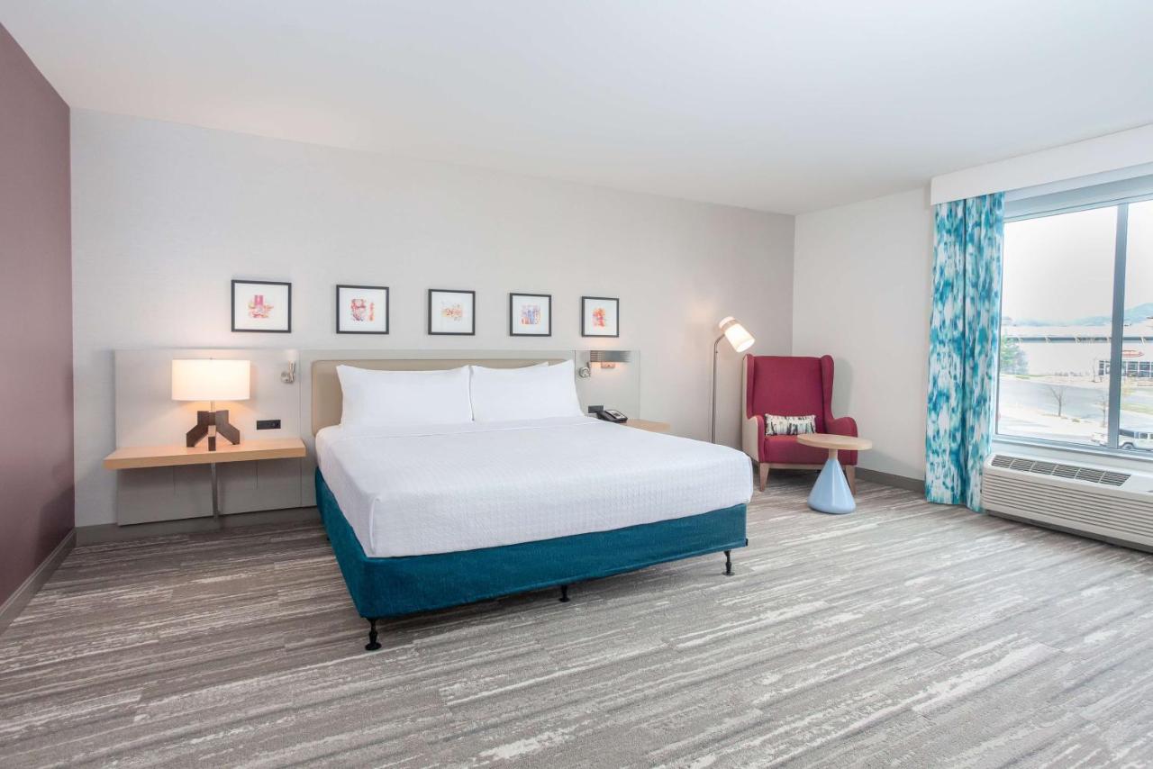 King Room - Hearing Accessible at Hilton Garden Inn Broomfield Boulder