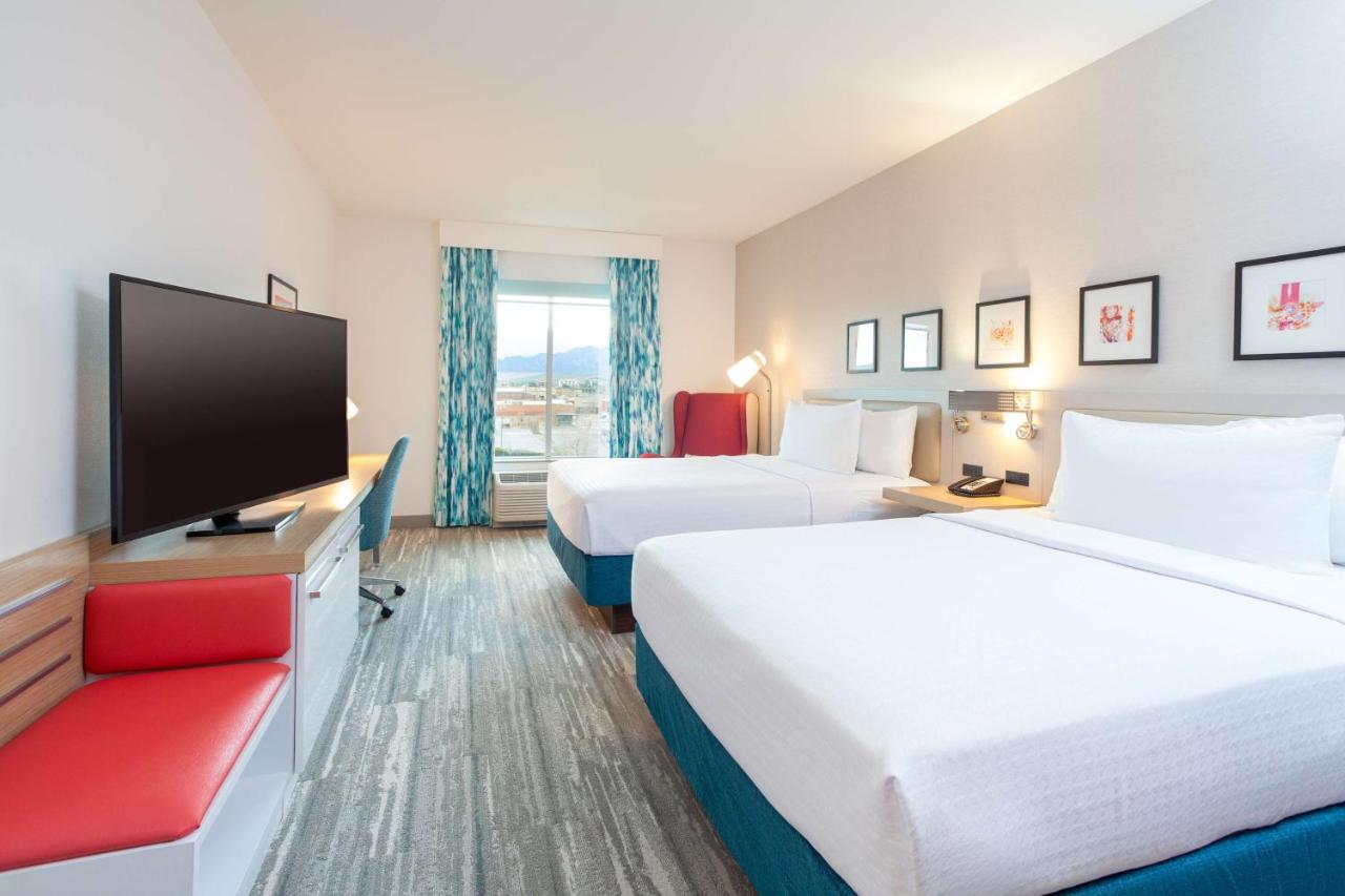 Queen Room with Two Queen Beds and Mountain View at Hilton Garden Inn Broomfield Boulder