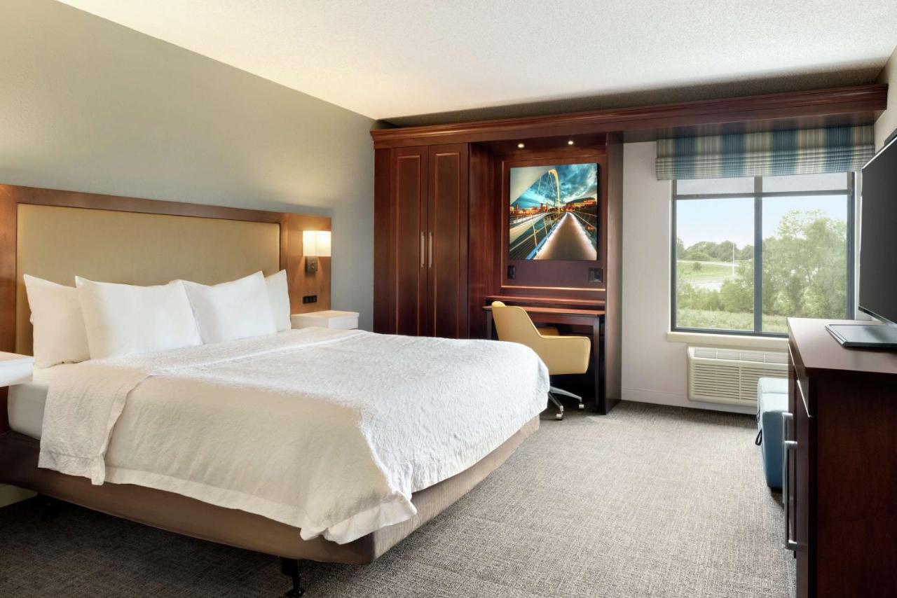 King Room - Non-Smoking at Hampton Inn West Des Moines Lake Drive