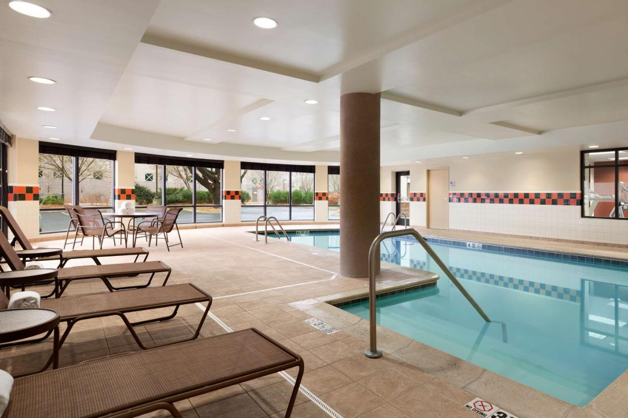 | Hampton Inn & Suites East Hartford