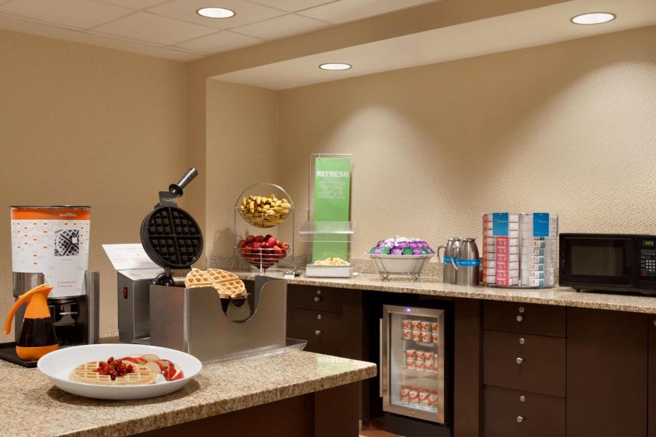 | Hampton Inn & Suites East Hartford