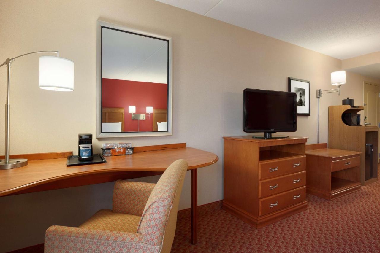 | Hampton Inn & Suites East Hartford