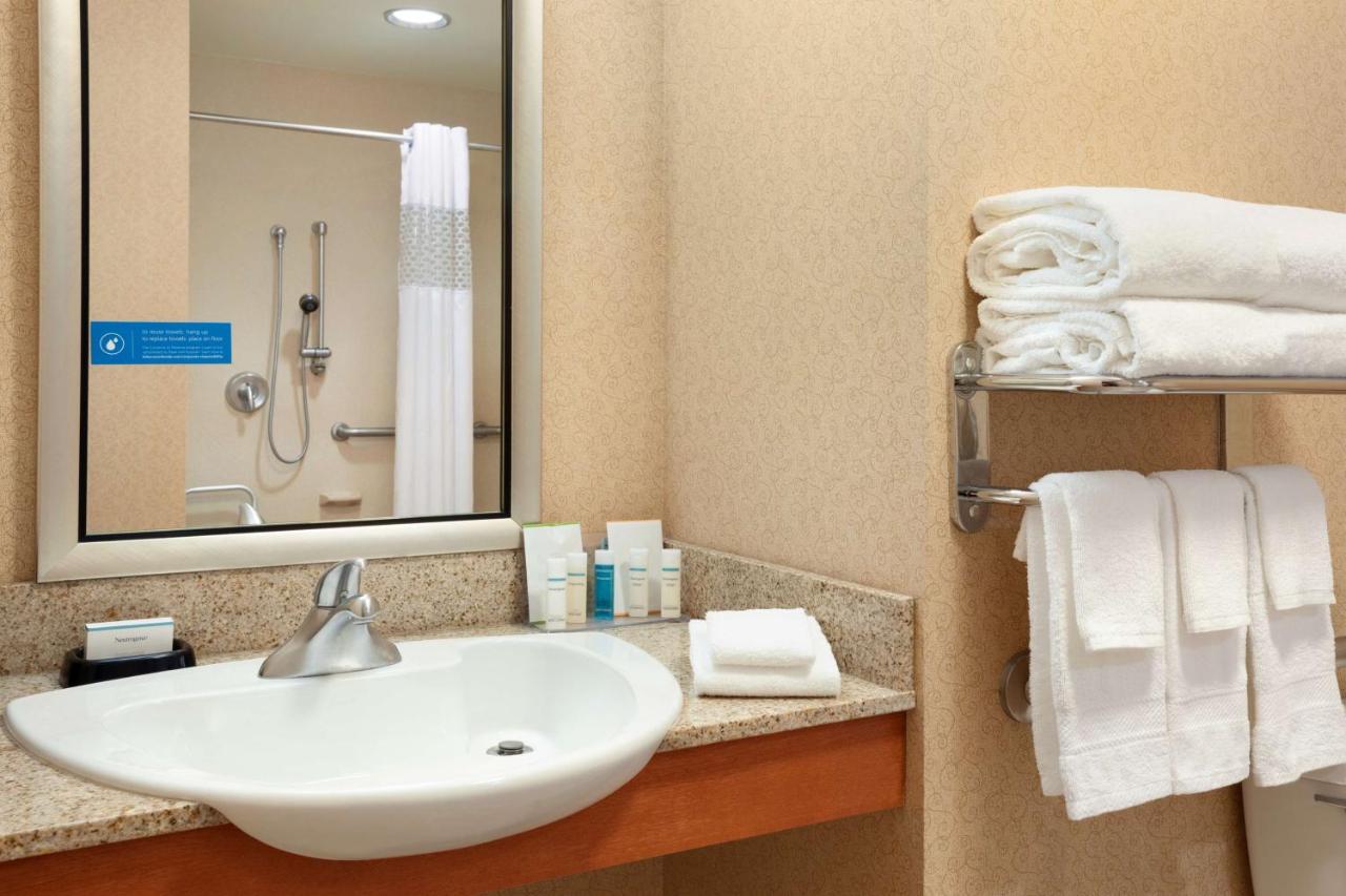| Hampton Inn & Suites East Hartford