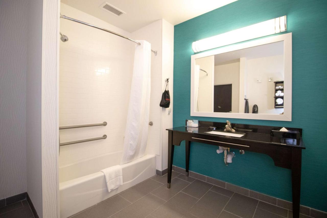 King Room - Disability Access/Hearing Accessible at Hampton Inn Kearney