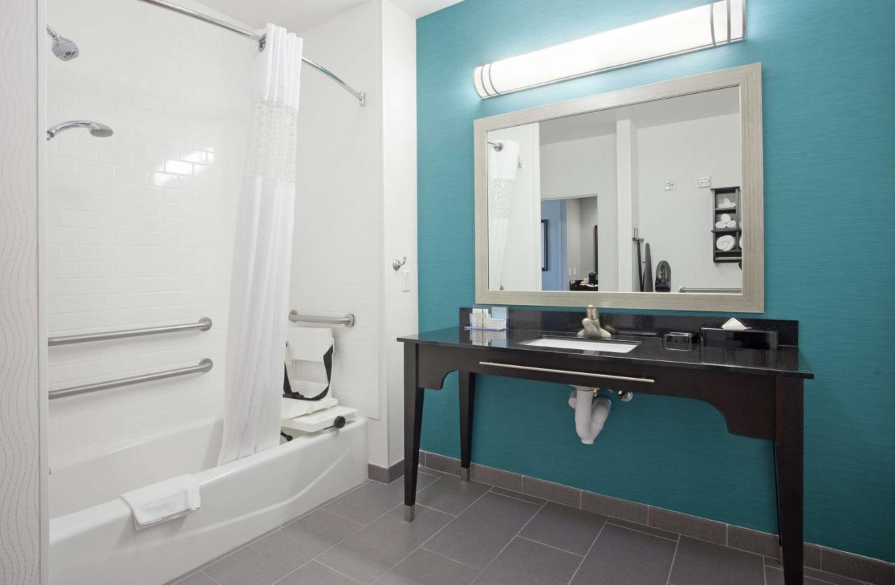 King Room - Disability Access/Hearing Accessible at Hampton Inn Kearney