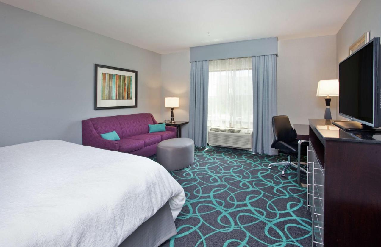 King Room - Disability Access/Hearing Accessible at Hampton Inn Kearney