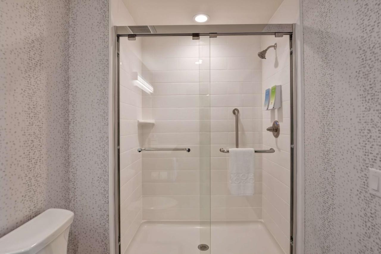 Queen Studio with Lake View - Hearing Accessible at Home2 Suites by Hilton Hot Springs