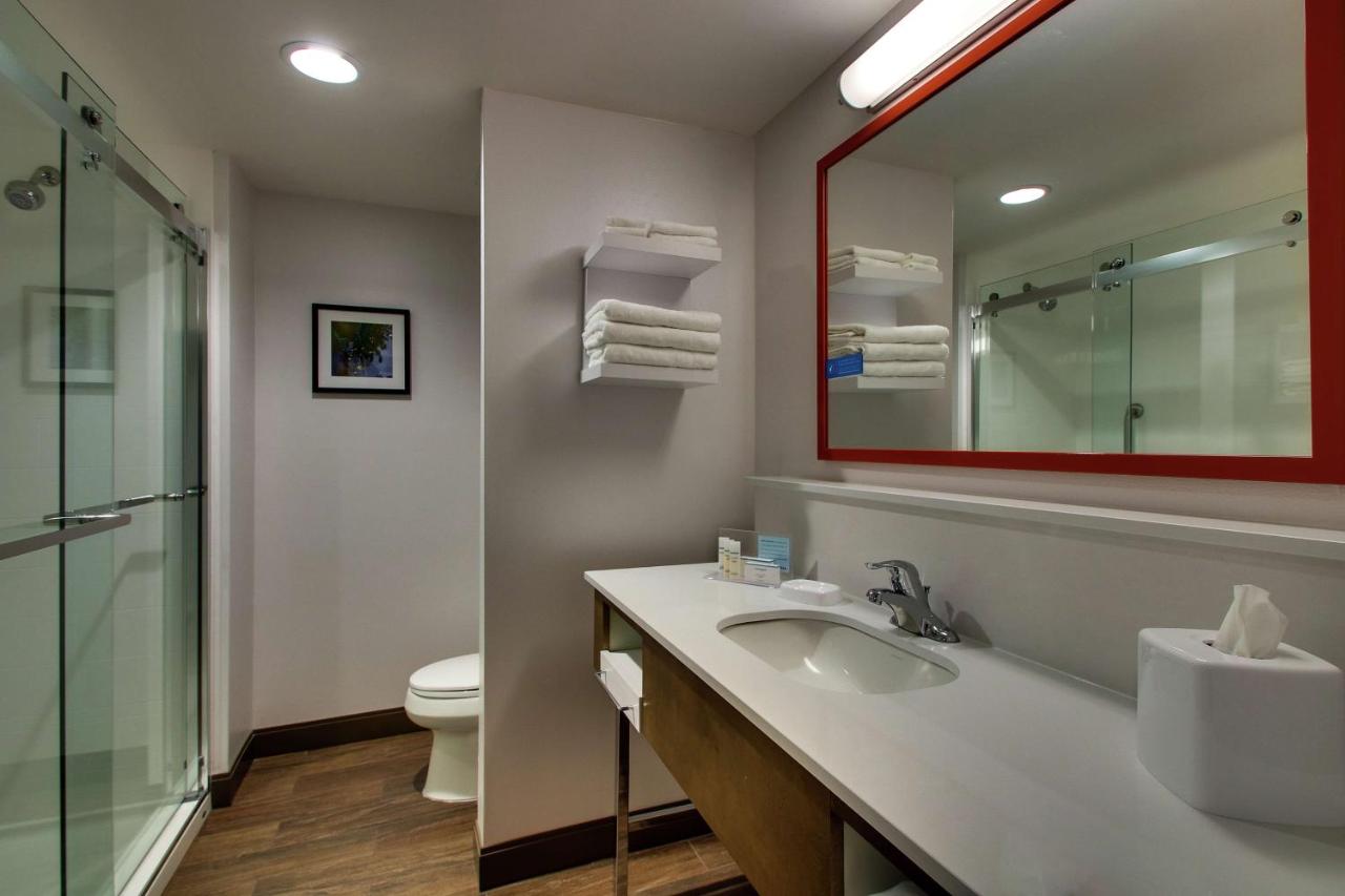 King Room with Sofa Bed - Hearing Accessible/Non-Smoking at Hampton Inn & Suites Southport