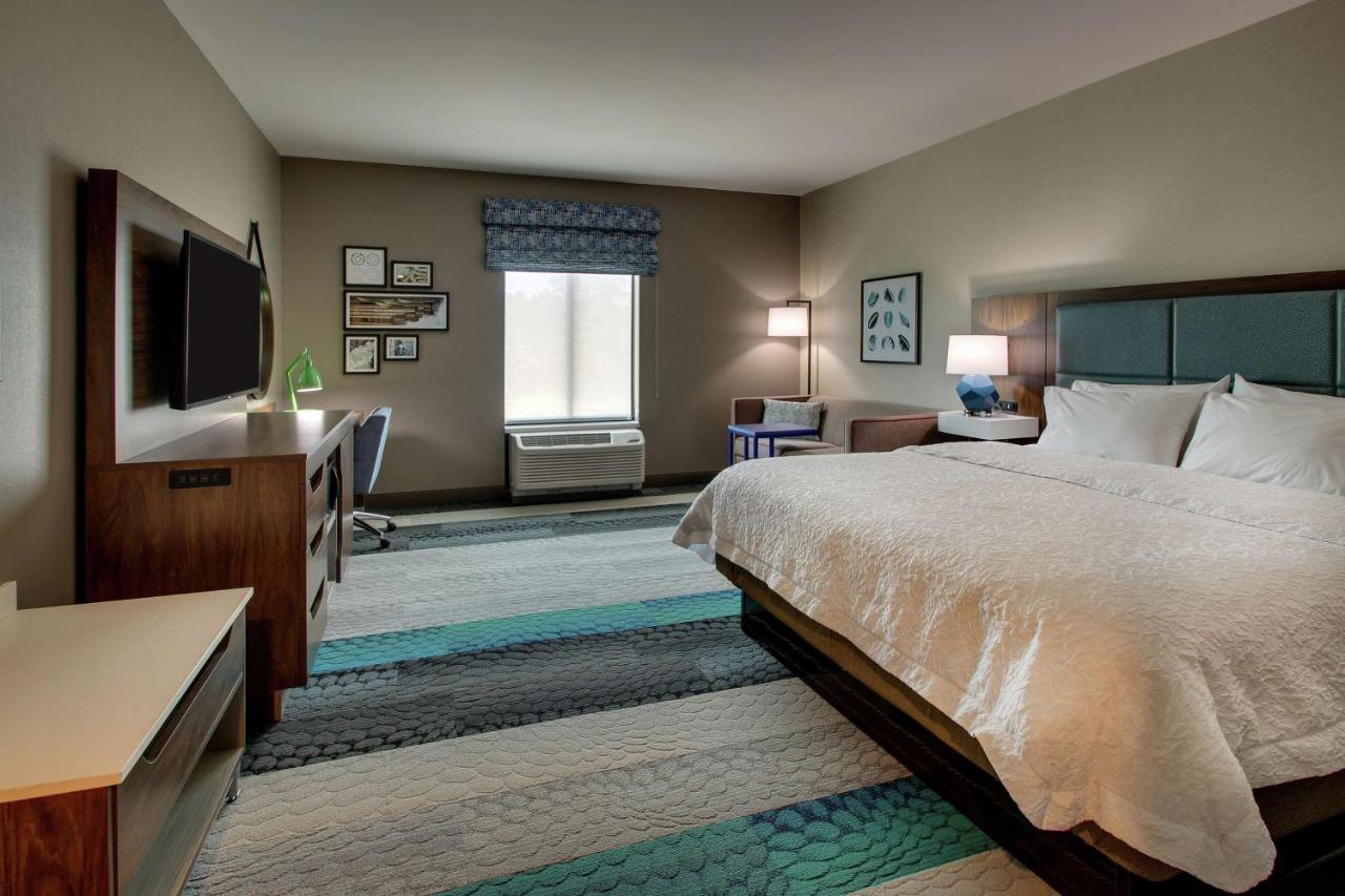 King Room with Sofa Bed - Hearing Accessible/Non-Smoking at Hampton Inn & Suites Southport