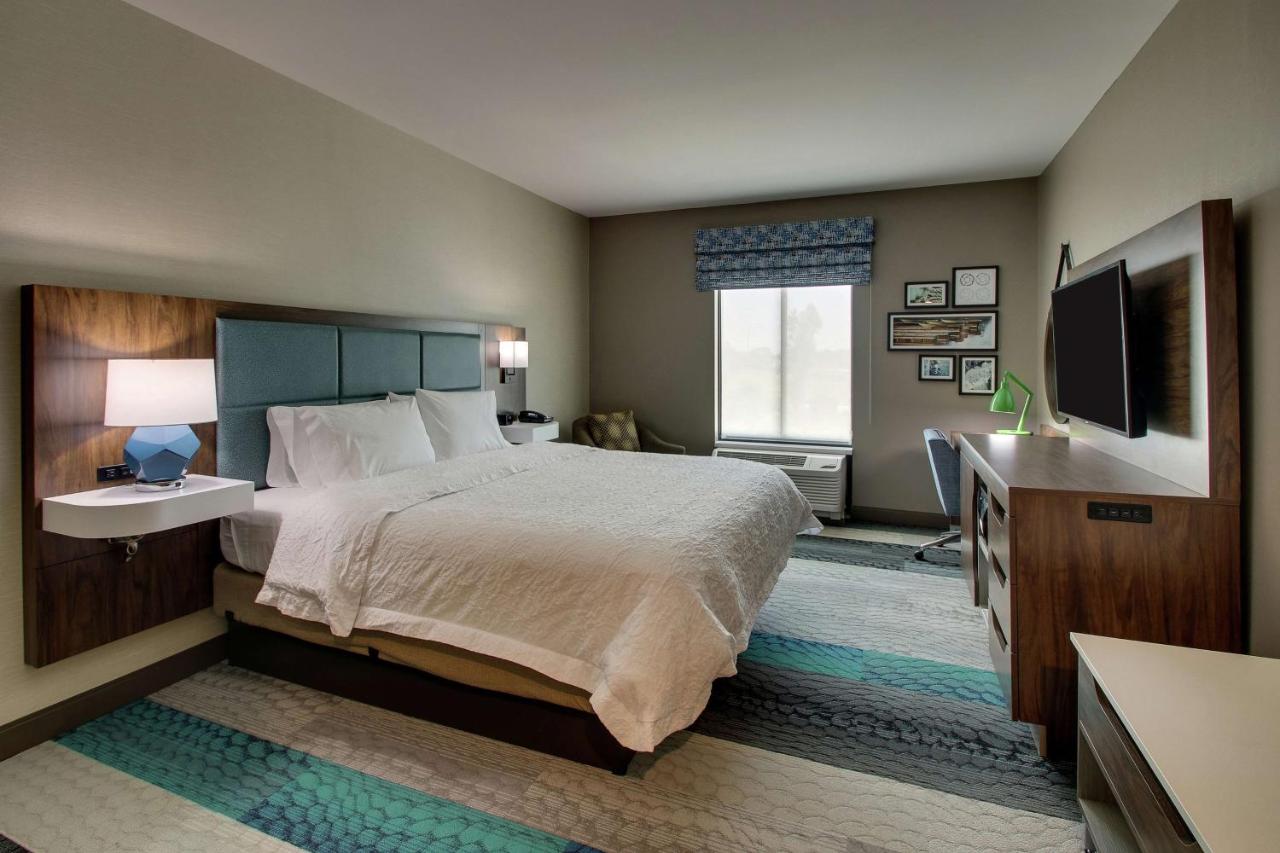 King Room at Hampton Inn & Suites Southport